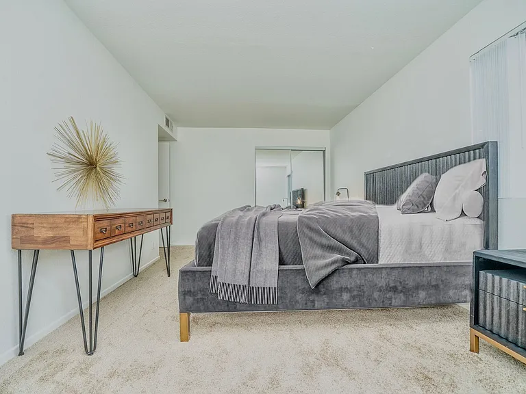 15111 Burbank Blvd — Photo 6