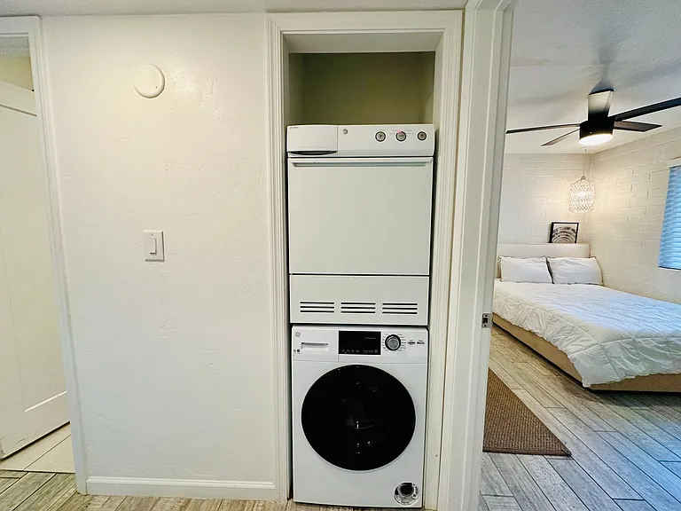 1 and 2 Bedrooms Great Location with Community Pool and Onsite Laundry! 1/2 of Mile from U of A — Photo 43