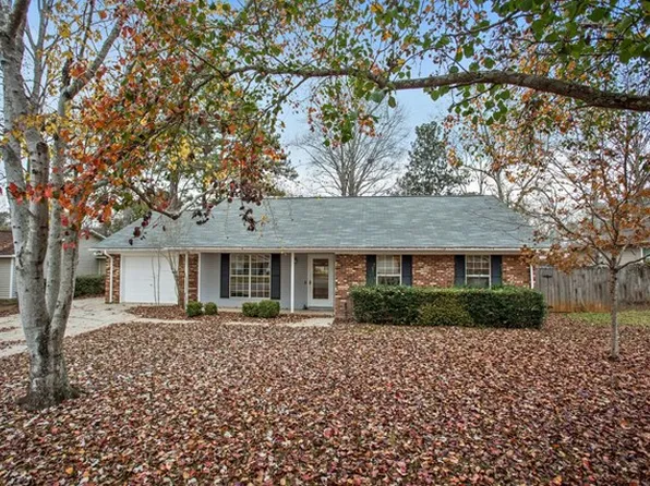 605 Chapelwood Dr, Dothan, AL 36305