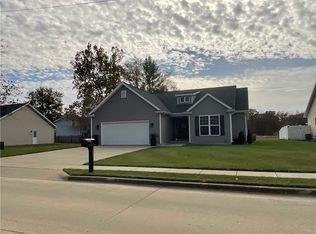 407 E Hendelmeyer Ave, Effingham, IL 62401