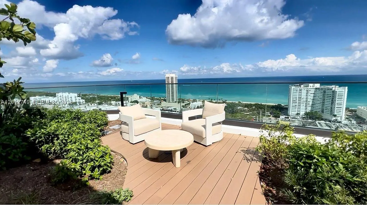 1 bed, 1.0 bath, 411 sqft, $3,400 — Photo 1