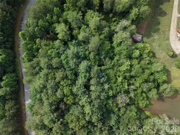 4842 Rio De Luna, Hickory, NC 28601