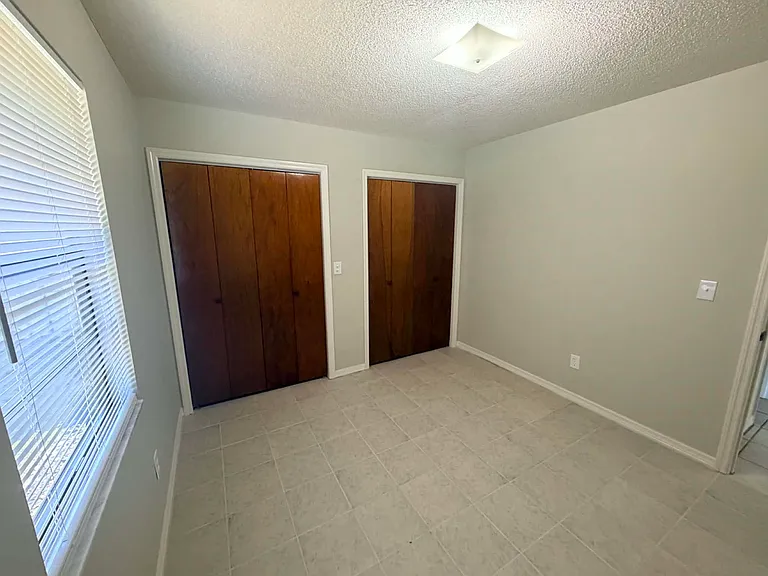 335 NW Lake City Ave #102 — Photo 6