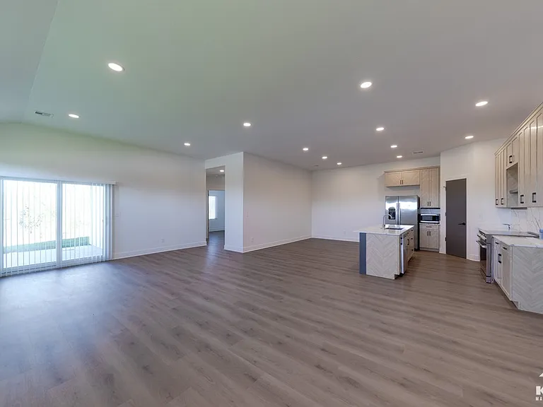 2336 N Stonecress St — Photo 2
