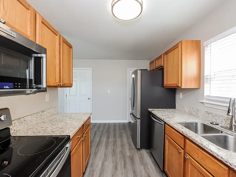 122 Village Pkwy — Photo 8