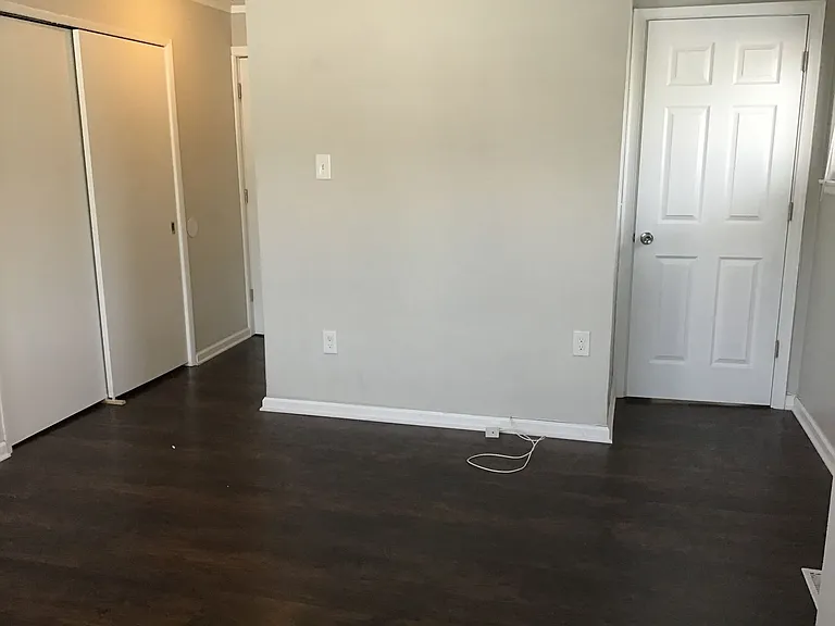 14704 Delaware Ave — Photo 10