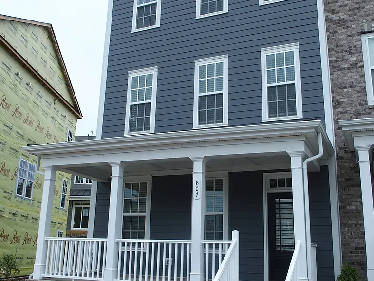 807 Bolton Dr — Photo 2