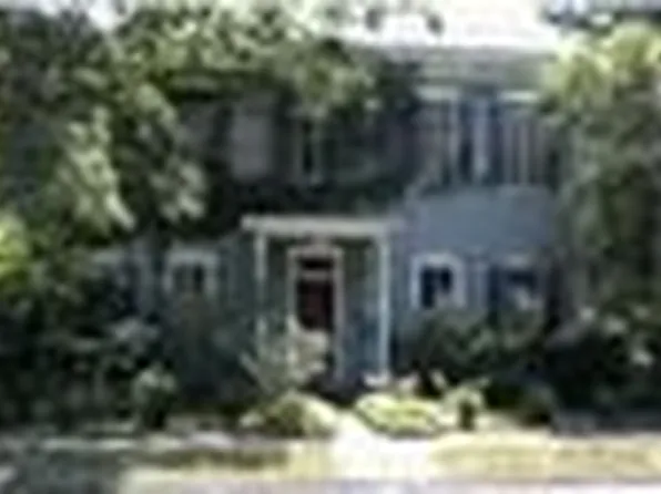 220 E Schuetz St, Lebanon, IL 62254