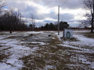 385 60th St, Grand Junction, MI 49056