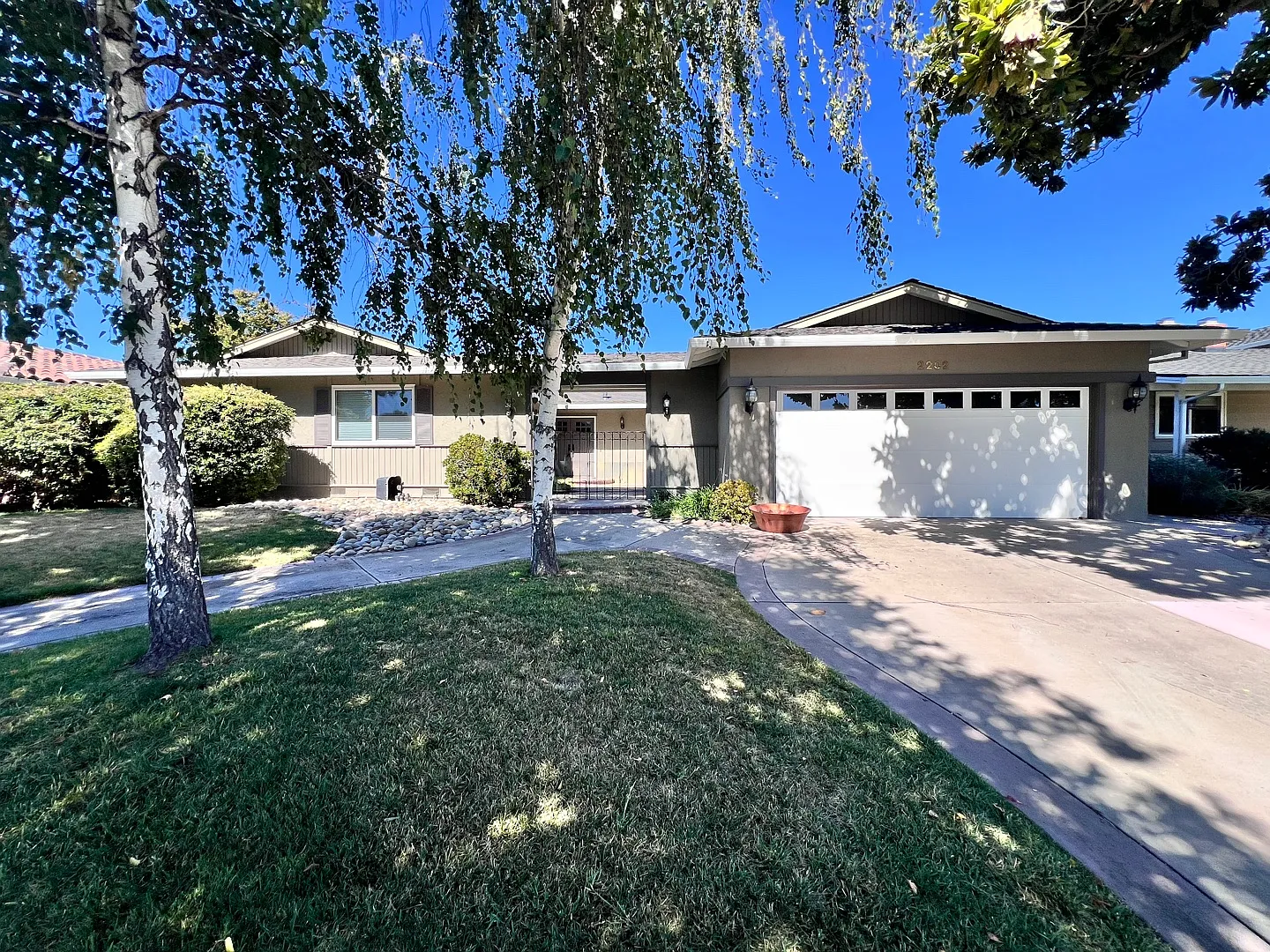 2202 Constitution Dr photo 1