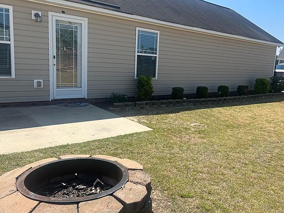5th image of 301 Willow Pond Drive