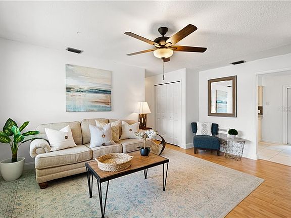 4th image of 215 Palm Leaf Ave
