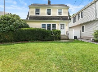 17 Lorraine Ct, Northport, NY 11768