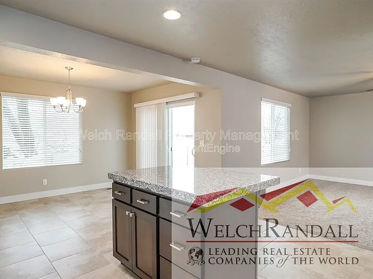 2542 S Andover St — Photo 9