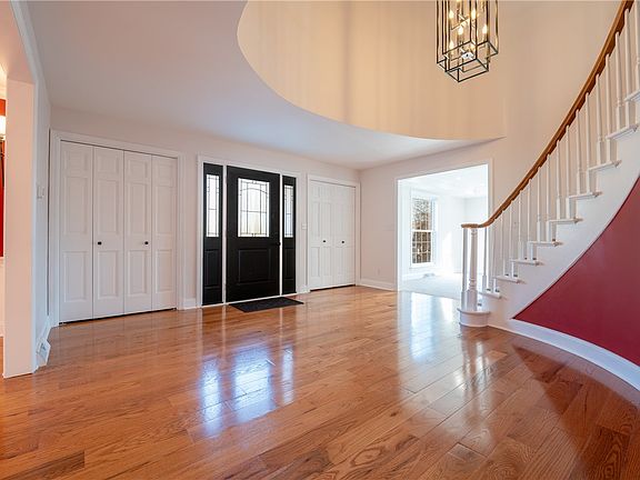 5th image of 311 Elm Dr