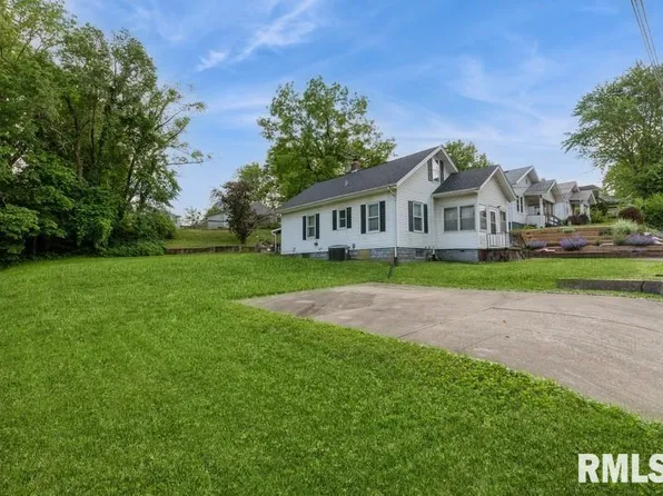 2347 E High St, Davenport, IA 52803