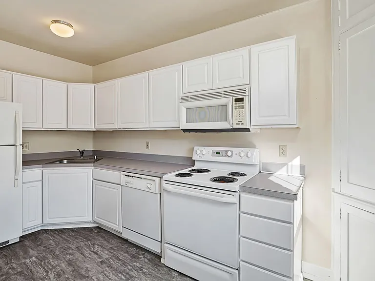 5th & Mercer Apartments — Photo 10