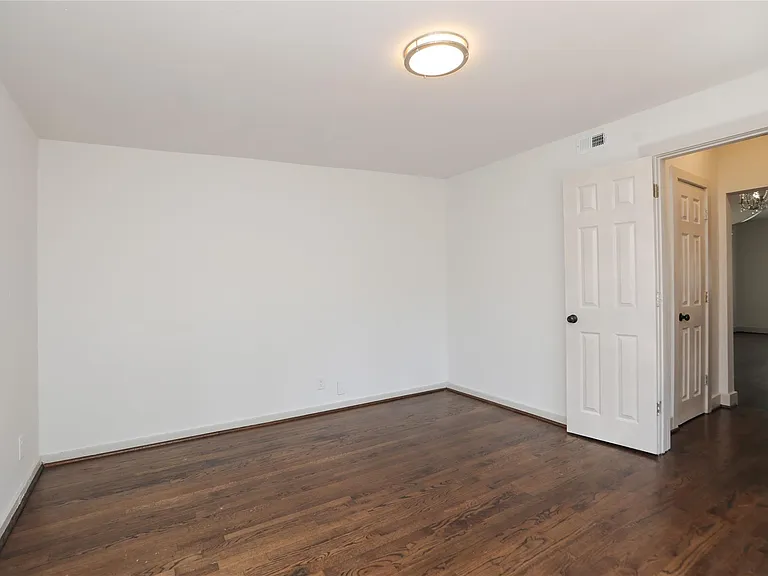 1244 W 21st St — Photo 24