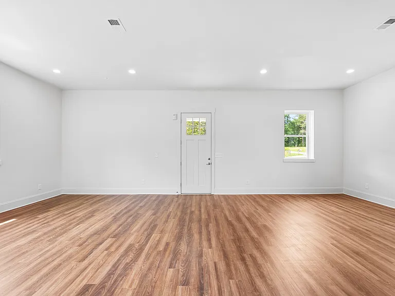 2540 Penninger Cir — Photo 2