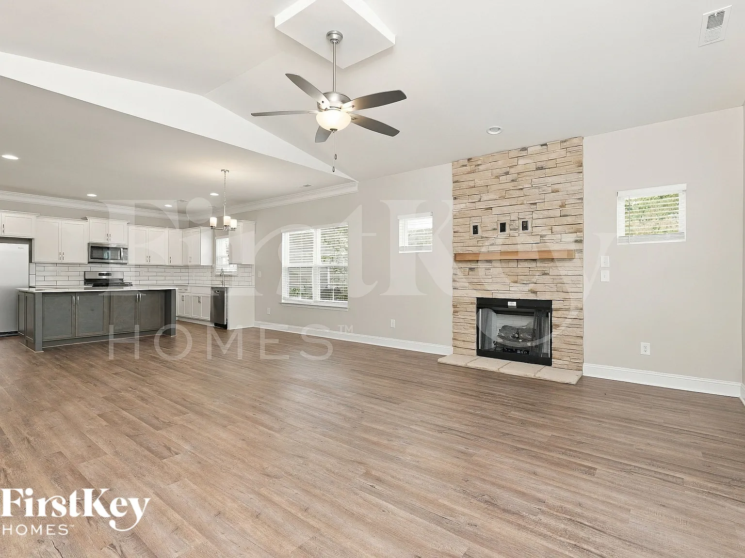5 bed, 3.5 bath, 2844 sqft, $2,390 — Photo 2