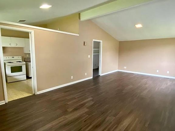 2nd image of 3224 Royal Dr