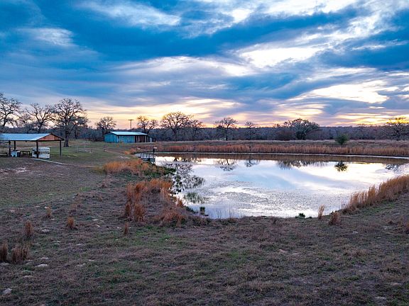 3rd image of 104 Longhorn