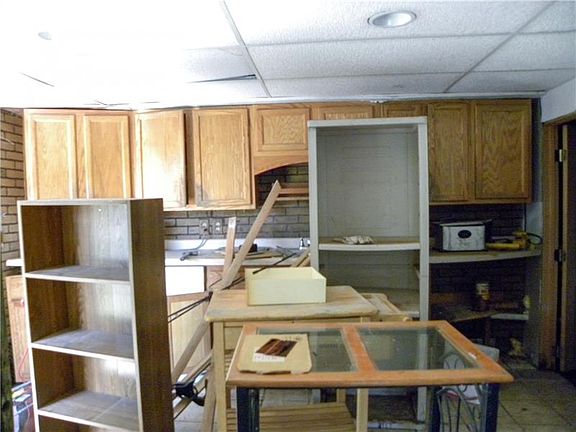 3rd image of 1035 Francis Blvd