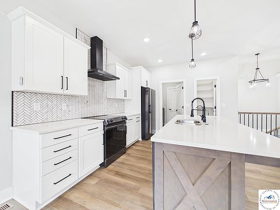 5th image of 110 Newberry Ct