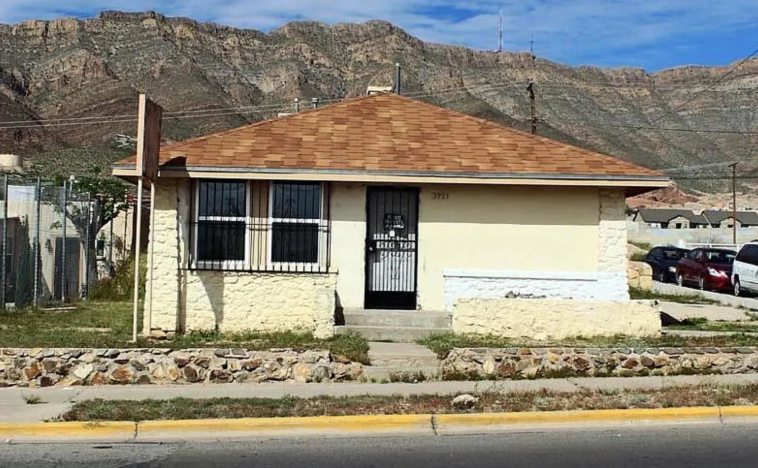 3921 N Piedras St - Front — Photo 3