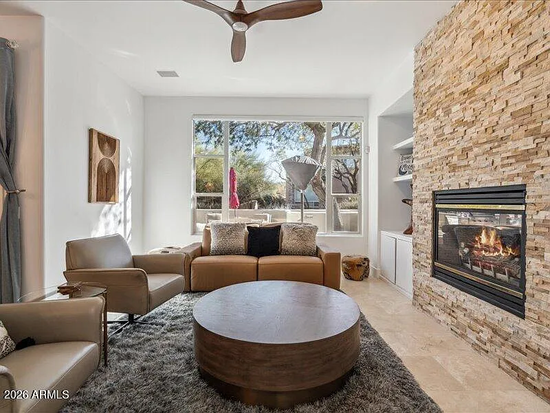 2 bed, 2.5 bath, 2008 sqft, $5,500 — Photo 3