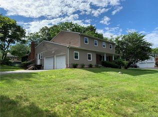 29 Colgate Dr, Bardonia, NY 10954