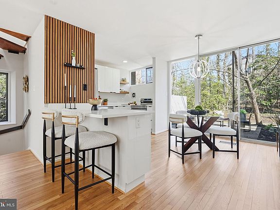 3rd image of 11526 Maple Ridge Rd