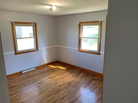 5th image of 30 Kellwood Dr