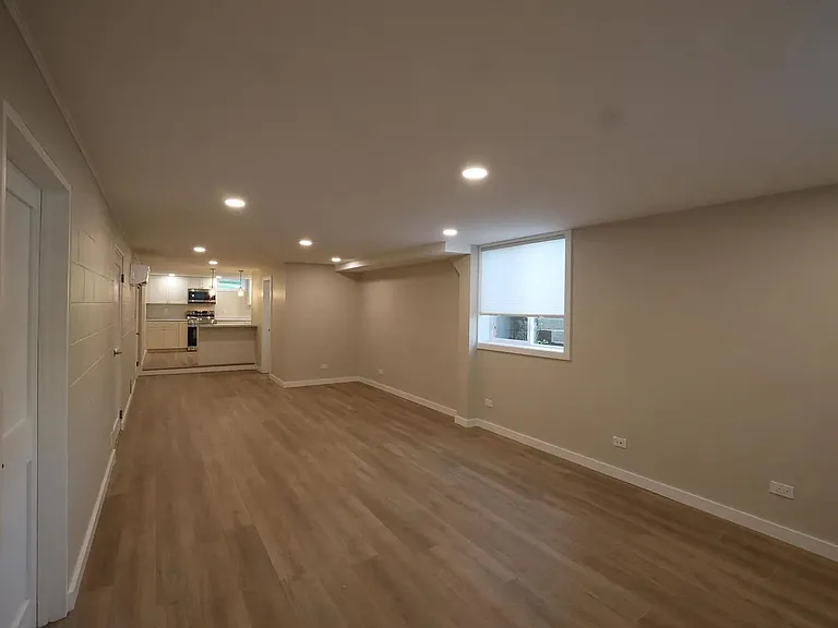 1534 N Woodburn Ave — Photo 5