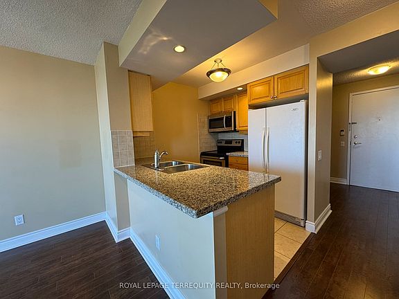 5th image of 10 Northtown Way #2314