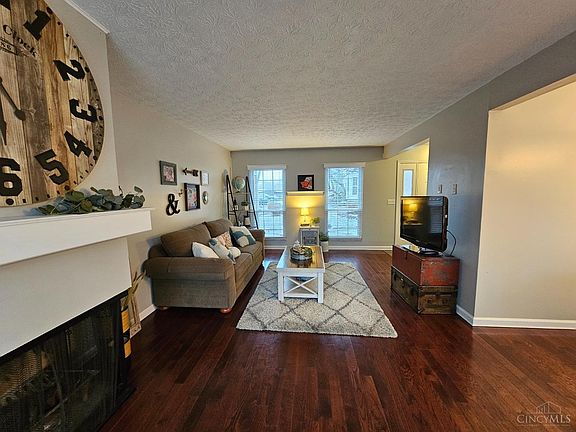 4th image of 2 S Applewood Ct