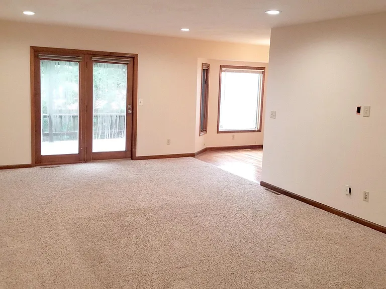 1414 E Powell St — Photo 3