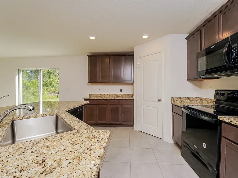 1167 Walden Blvd SE — Photo 5