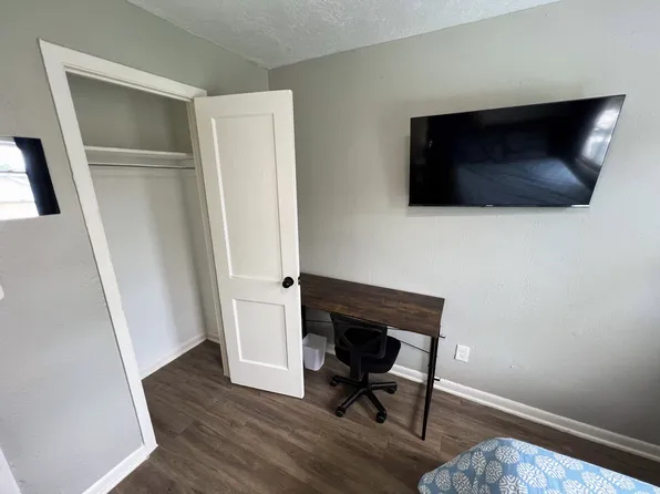 (undisclosed Address), Houston, TX 77021