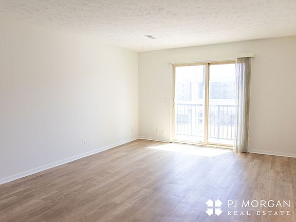 2nd image of 5116 Leavenworth St #202