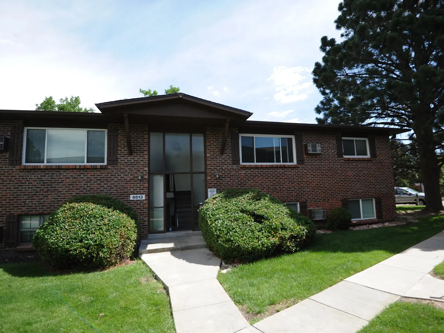 6613 Dublin Loop W — Photo 2