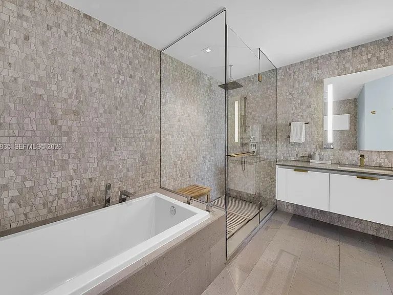 88 SW 7th St #1212 — Photo 19