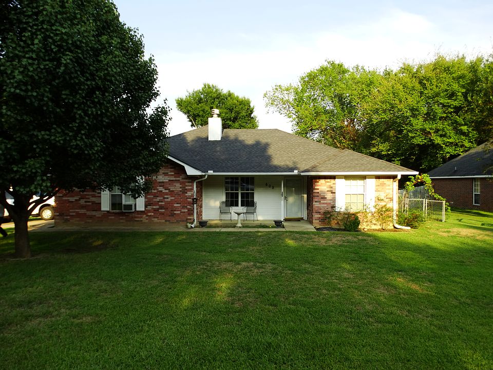1st image of 608 Oak St