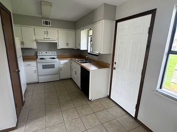 3rd image of 1200 S Greenwich Ave #B