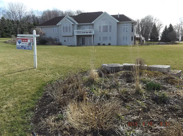 N5571 Maple View Dr, Hilbert, WI 54129