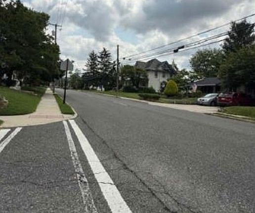 Exterior Neighborhood (street photo)