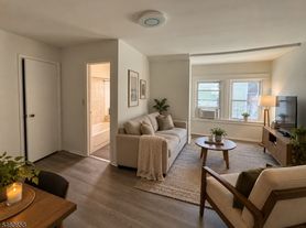 854 S 15th St, Newark, NJ