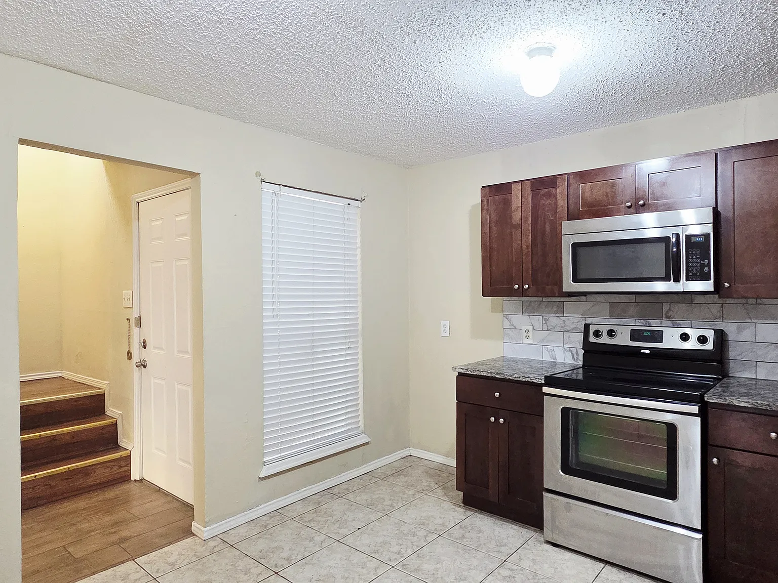 3 bed, 2.5 bath, 1314 sqft, $1,700 — Photo 2
