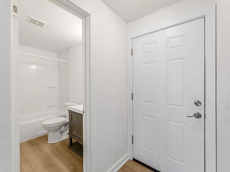 511 Avenue D #B — Photo 8