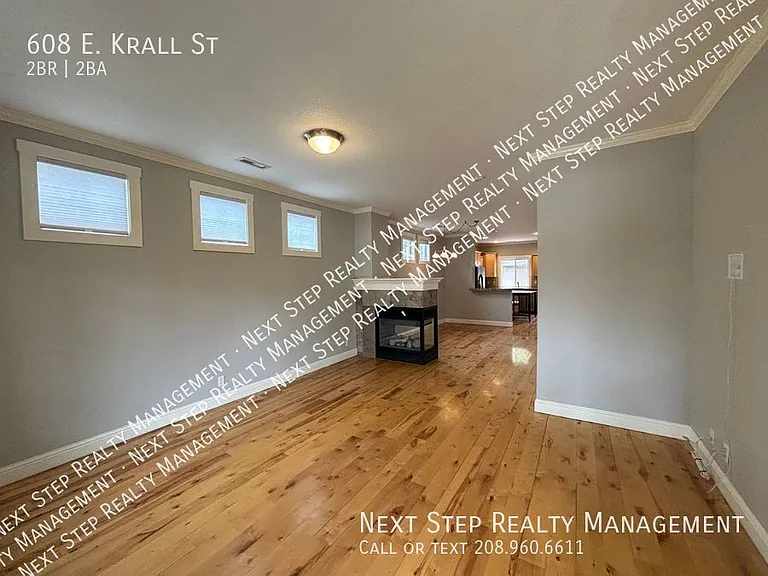 608 E Krall St — Photo 2